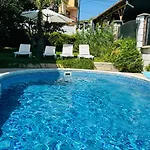 Villa Holiday 4*